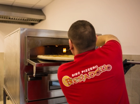 Myślisz o własnej gastronomii? Otwórz z nami dochodowy biznes jakim jest pizzeria Biesiadowo. Oferujemy najtańszą franczyzę na rynku z gwarantowanym zwrotem inwestycji oraz szybkim zyskiem.